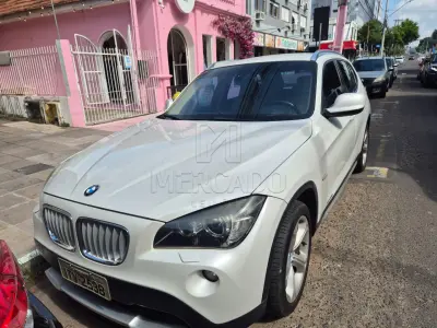 LOTE 001 - VEÍCULO BMW/X1 SDRIVE 201 VL91, ano/modelo 2012/2013, cor BRANCA, placas ITV2538