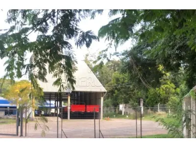 LOTE 001 - IMÓVEL URBANO com área de 16.574,73m² e suas construções (galpões de carga, descarga e armazenamento, prédios de escritório e demais benfeitorias). Inscrito sob a matrícula nº 30.561 do CRI de Santana do Livramento