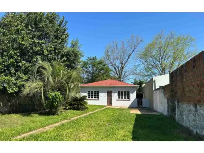 LOTE 001 - IMÓVEL URBANO composto por uma casa e seu respectivo terreno, medindo 420m², localizado na Rua Independência, bairro Centro, cidade de Rosário do Sul