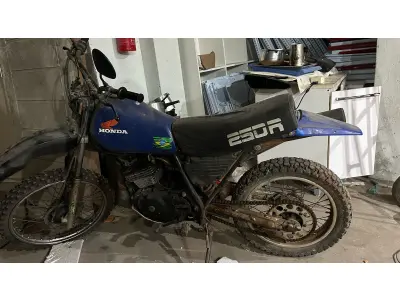 LOTE 001 - MOTOCICLETA HONDA XL 250 R modelo 1983 placa IHQ3204