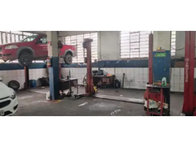 LOTE 001 - 3 elevadores do tipo Elevacar, sendo 2 da marca Rohden e 1 da marca Engecass, 1 compressor de ar de potência 2HP, 2 macacos hidráulicos do tipo Jacaré e 1 guincho hidráulico.