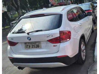 LOTE 001 - VEÍCULO BMW/X1 SDRIVE 201 VL91, ano/modelo 2012/2013, cor BRANCA, placas ITV2538