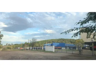 Lote 001 - imóvel urbano com área de 16.574,73m² e suas construções (galpões de carga, descarga e armazenamento, prédios de escritório e demais benfei